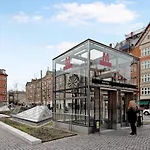 Sanders Constantin - Chic Two-Bedroom Apartment With Balcony