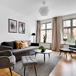 Sanders Constantin - Chic Two-Bedroom Apartment With Balcony